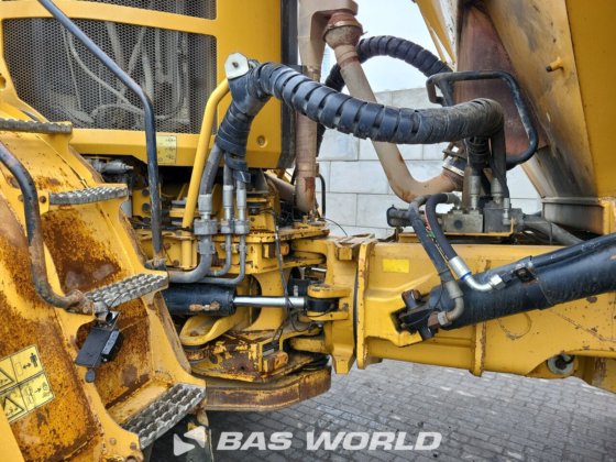 キャタピラー740 Bダンプトラック