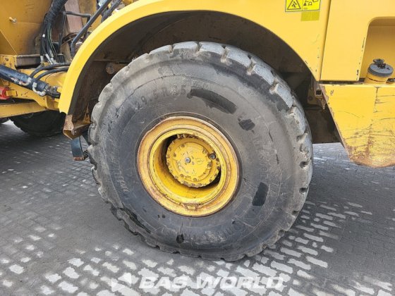 キャタピラー740 Bダンプトラック