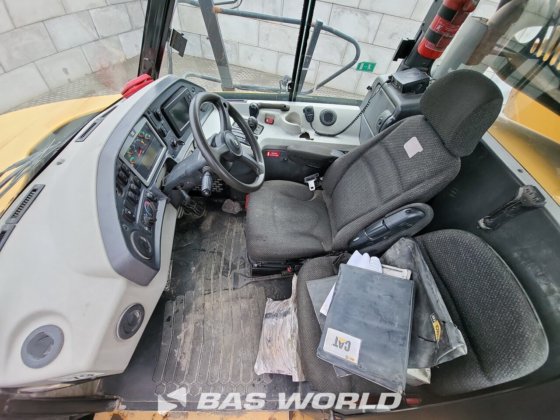 キャタピラー740 Bダンプトラック