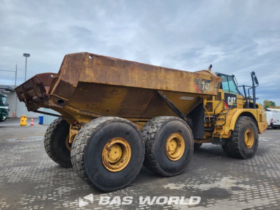 キャタピラー740 Bダンプトラック