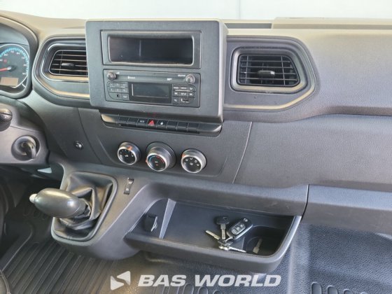 ルノー マスター Z.E. 77PK クローズドボックスバン