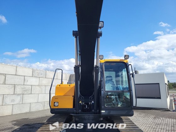 现代 R210 履带式挖掘机