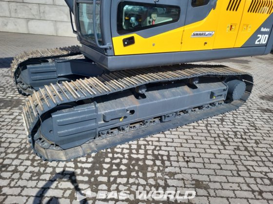 现代 R210 履带式挖掘机