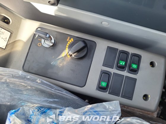 现代 R210 履带式挖掘机