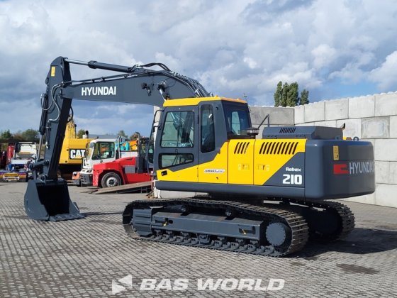 现代 R210 履带式挖掘机