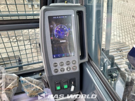 现代 R210 履带式挖掘机