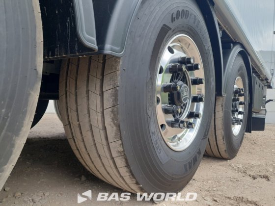 クレーカー・ウォーキング・フロア