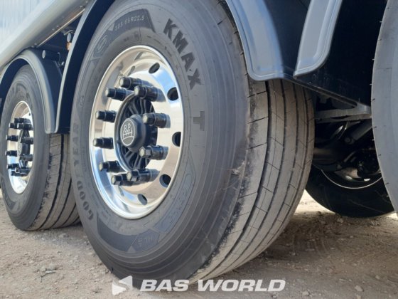 クレーカー・ウォーキング・フロア