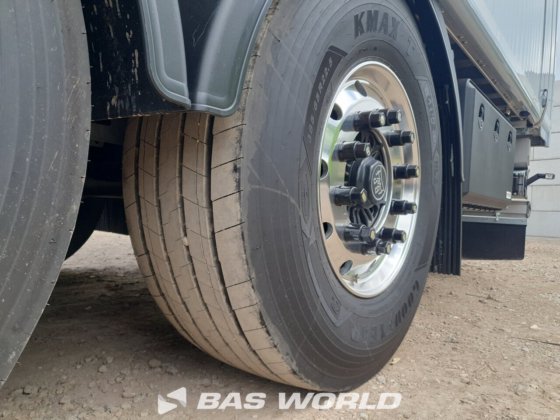 クレーカー・ウォーキング・フロア