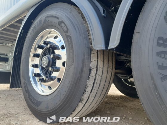 クレーカー・ウォーキング・フロア