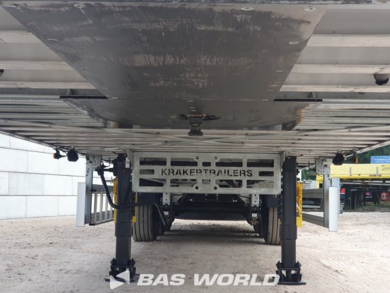 クレーカー・ウォーキング・フロア