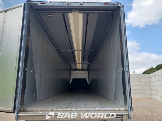 クレーカー・ウォーキング・フロア