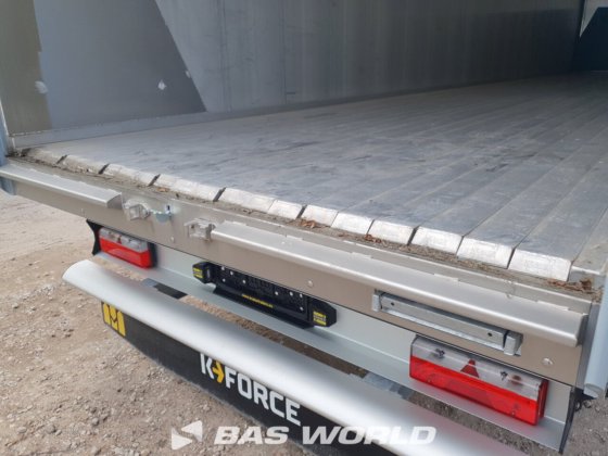 クレーカー・ウォーキング・フロア