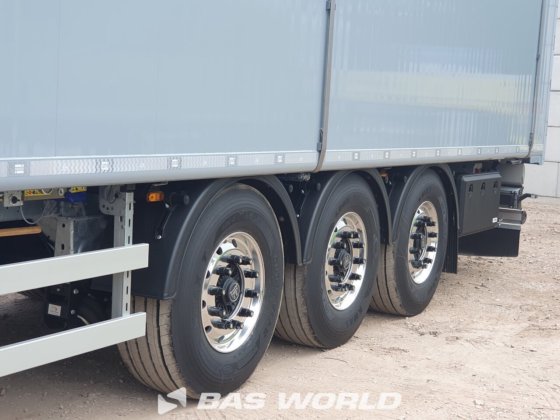 クレーカー・ウォーキング・フロア