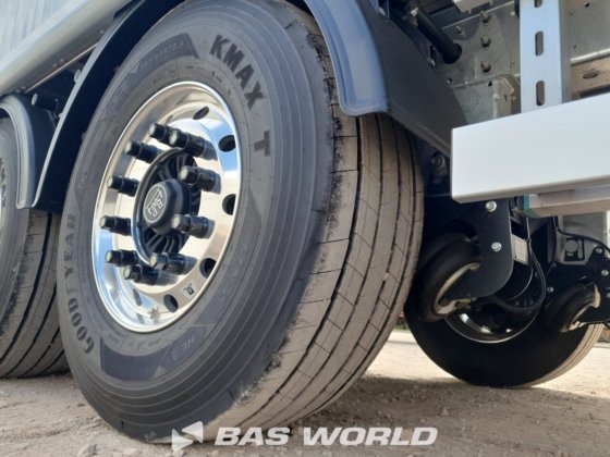 クレーカー・ウォーキング・フロア