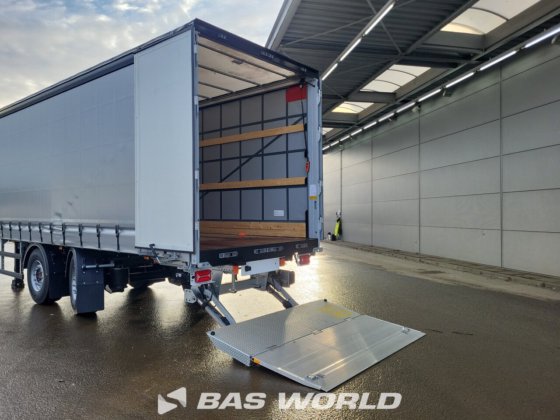 System Trailers Schiebeplanenauflieger