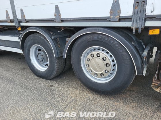 沃尔沃 FM 480 8X2 平板卡车