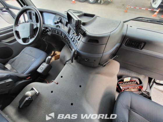 沃尔沃 FM 480 8X2 平板卡车