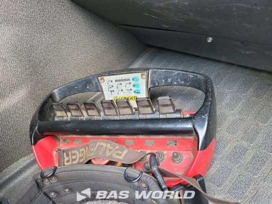 沃尔沃 FM 480 8X2 平板卡车