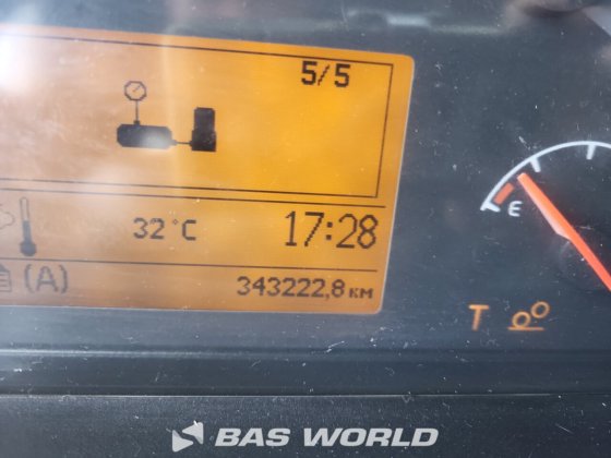 沃尔沃 FM 480 8X2 平板卡车