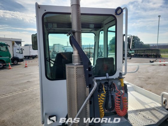 テルベルグYT222ターミナルトラクター