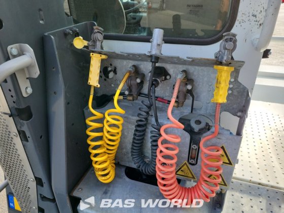 テルベルグYT222ターミナルトラクター