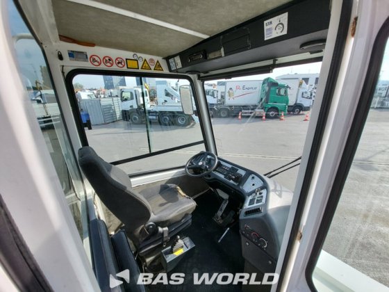 テルベルグYT222ターミナルトラクター