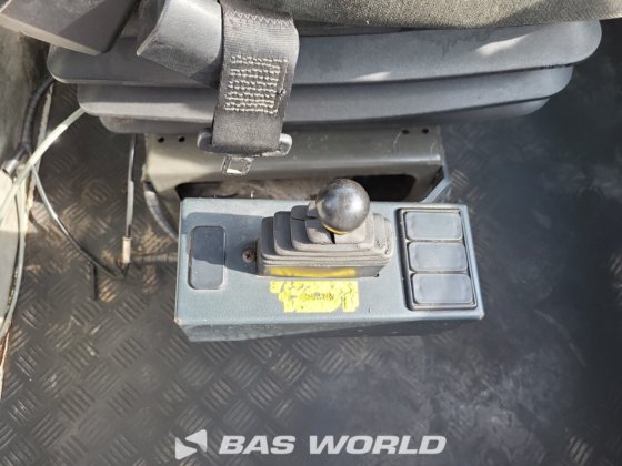 テルベルグYT222ターミナルトラクター