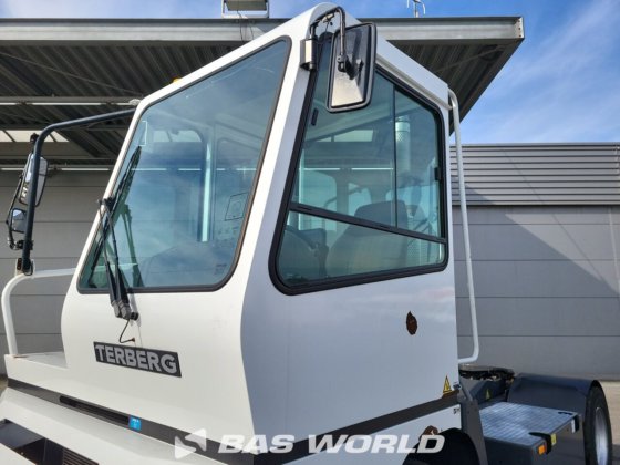 テルベルグYT222ターミナルトラクター