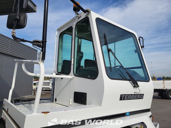 テルベルグYT222ターミナルトラクター