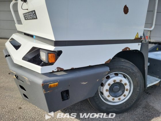 テルベルグYT222ターミナルトラクター