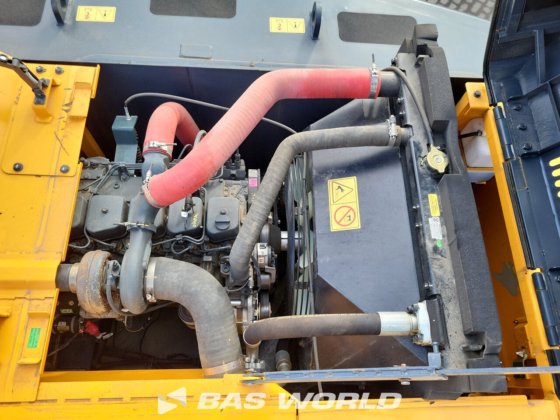 现代 R215 L 履带式挖掘机