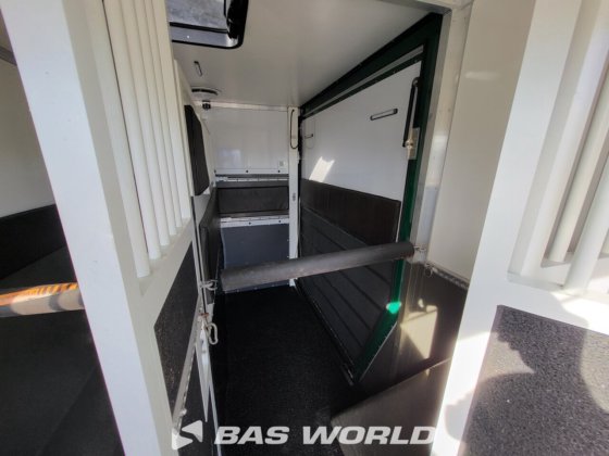 雷诺 Master 180PK 马匹运输车