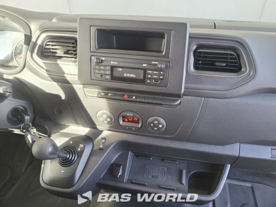 雷诺 Master 180PK 马匹运输车