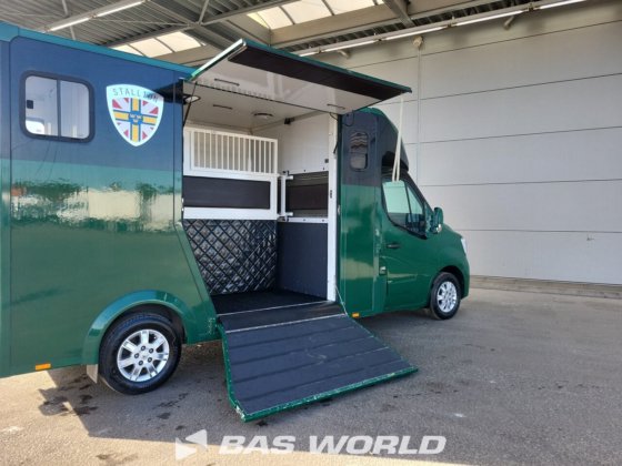 雷诺 Master 180PK 马匹运输车