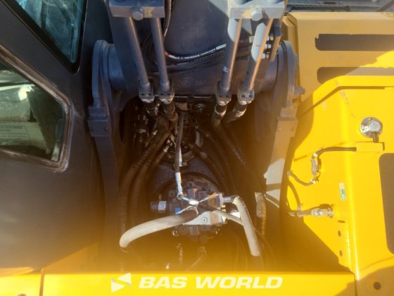 现代 R245 LR 履带式挖掘机