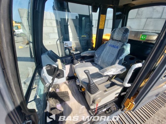 现代 R245 LR 履带式挖掘机