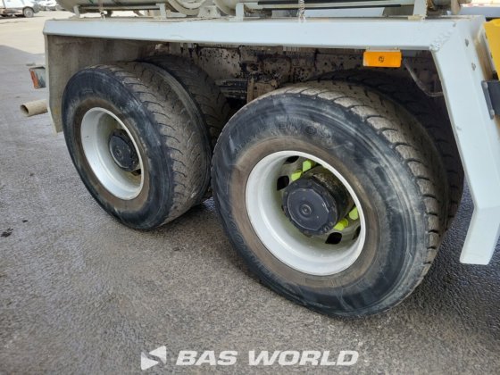 メルセデスアクトロス3236 8X4 ステッターコンクリートミキサートラック