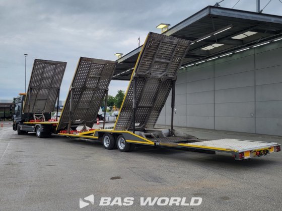 メルセデストラックとトレーラー