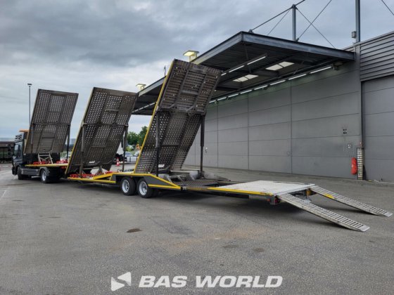 メルセデストラックとトレーラー