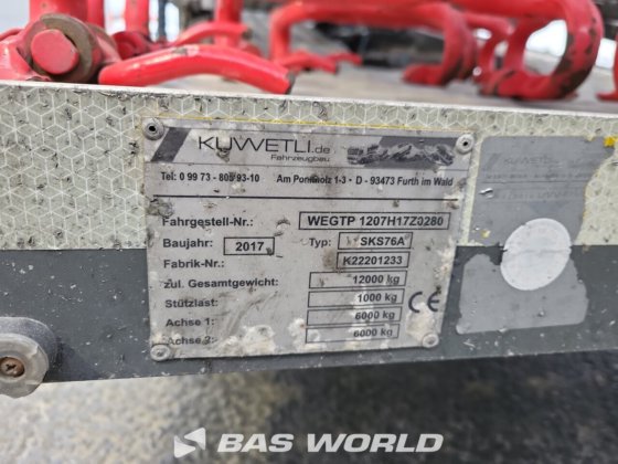 メルセデストラックとトレーラー