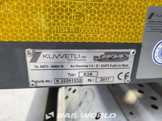 メルセデストラックとトレーラー