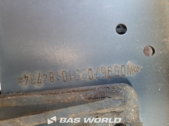 メルセデストラックとトレーラー