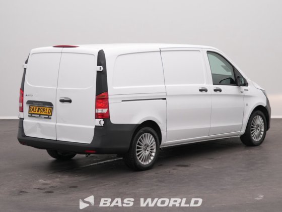 メルセデス冷蔵車