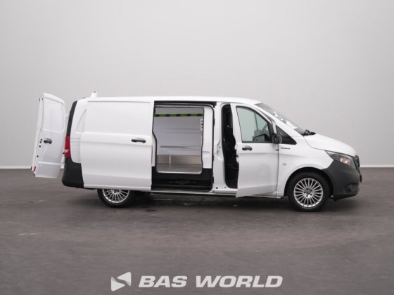 メルセデス冷蔵車