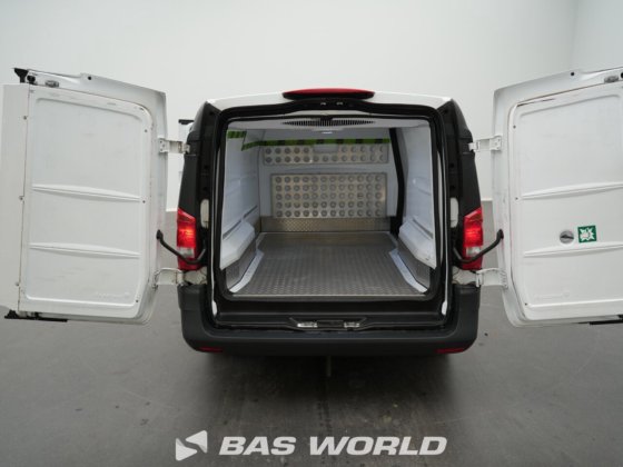 メルセデス冷蔵車