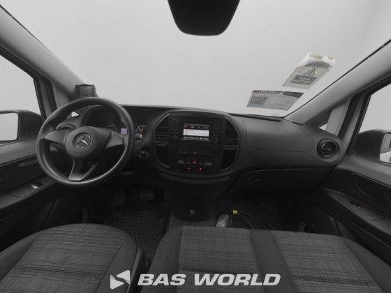 メルセデス冷蔵車