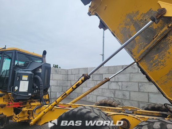 ベル B30 E ダンプトラック