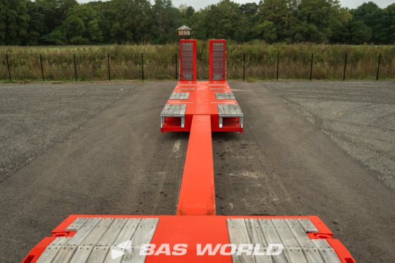 Kässbohrer LB4E 低装载机半挂车