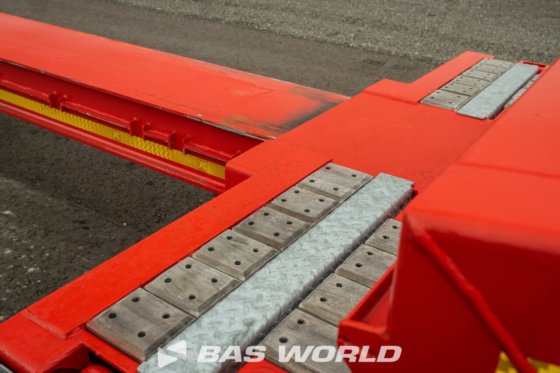 Kässbohrer LB4E 低装载机半挂车